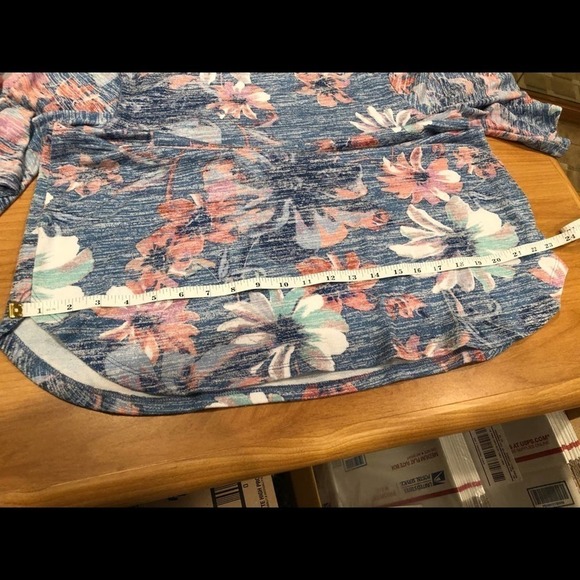 westbound Blue Pink White Large Floral Print Short Sleeve Top Size Large - Picture 9 of 9